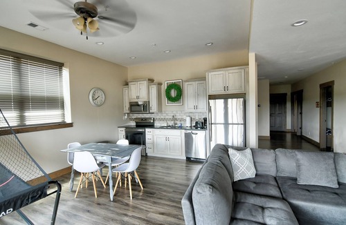 Lampe Cabin | Buffalo Lodge- Lake View w/Pickleball Court