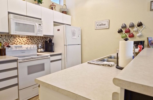Branson Condo | By Strip~Small Lake~Golf Course Views~Dogs Ok