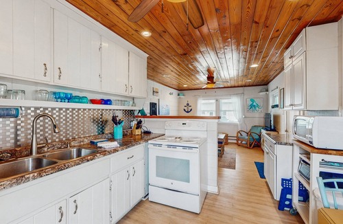 Atlantic Beach Cottage | By the Sea: Dog-friendly, close to the beach and local attractions