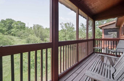 Branson Theater District Cabin | Cabin ∙ 2 bedrooms ∙ 4 guests