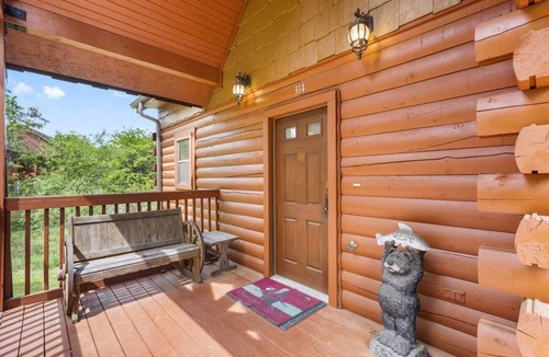 Branson Theater District Cabin | Cabin ∙ 2 bedrooms ∙ 4 guests