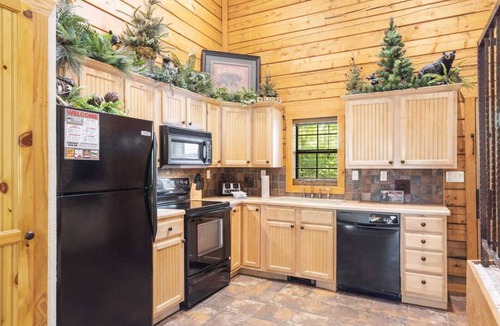 Branson Theater District Cabin | Cabin ∙ 3 bedrooms ∙ 8 guests