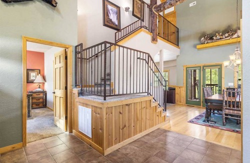 Branson Theater District Cabin | Cabin ∙ 4 bedrooms ∙ 10 guests