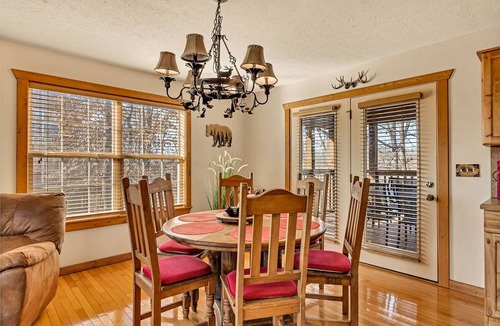 Reeds Spring Cabin | Cabin ∙ 1 bedroom ∙ 4 guests