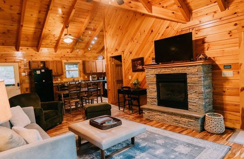 Primrose Cabin | Cabin, Ensuite Bedrooms, Hot Tub, Firepit, Woods