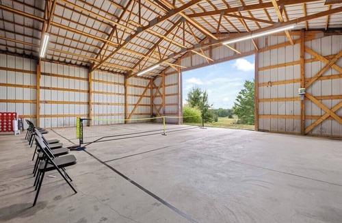 Nazareth Cabin | Cabin: Hot-Tub, Pickleball, Speakeasy, Bourbon Trail