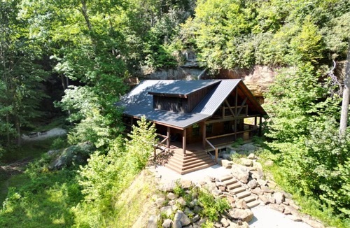 Rogers House | Cabin of Freedom Falls -Private Waterfall Hot Tub- Secluded & Luxury Log Cabin Retreat