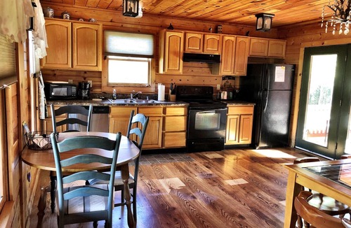 Rogers Cabin | Cabin with a pool, hot tub, in Red River Gorge/Natural Bridge State Park area