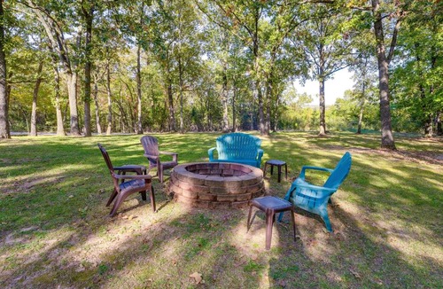 Branson West House | Cabin with Fire Pit - 12 Mi to Silver Dollar City!