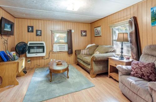 Branson West House | Cabin with Fire Pit - 12 Mi to Silver Dollar City!