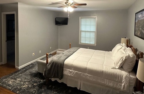 Athens House | Calm, peaceful getaway central to so many attractions