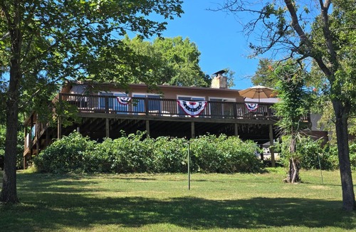 Shell Knob House | Camp Bob Table Rock Lake House -3 waterfront lots, easy walk down, close to town