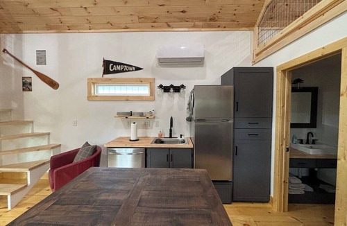 Eagle Rock Cabin | Camptown Cabin screened porch, fire pit Lake SIDE! Walk down to water and SWIM!
