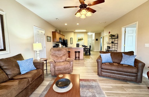 Hollister Condo | Can be a 3 or 6 BR, 2 or 4 Bath Lakefront Condo with Dock Access