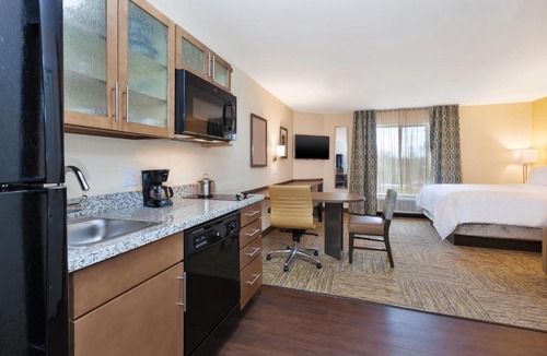 Louisville Hotel | Candlewood Suites Louisville - NE Downtown Area by IHG