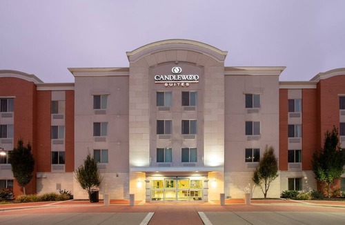 Manhattan Hotel | Candlewood Suites Manhattan, an IHG Hotel