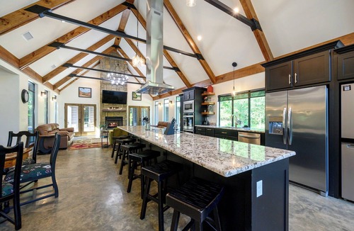 Broken Bow Cabin | Cannonball Cove l Luxury Cabin with Private Pool, Game Room & Hot Tub- Sleeps 23