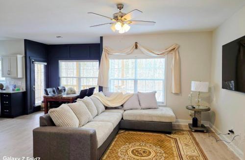Clarksville House | Canyon View Court in The Boulders