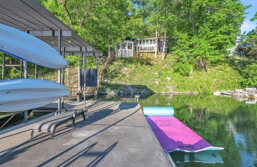 Rock Harbor House | Cape Norris Lake House