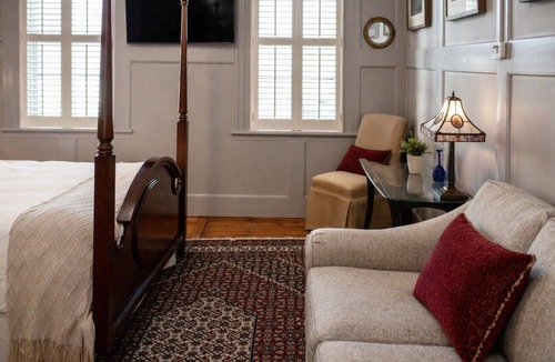 Edenton Bed & Breakfast | Captain’s Quarters Inn Downtown Edenton Queen Bed 2nd Floor