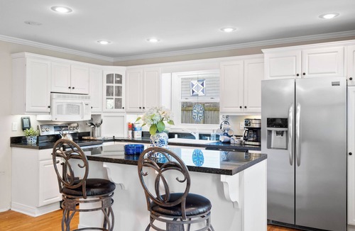 Lexington House | Carriage Lane Cottage-4BR/3BA, 2 LR& 2 Kitchens, 15 min to Keeneland & downtown