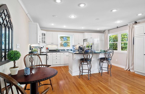 Lexington House | Carriage Lane Cottage-4BR/3BA, 2 LR& 2 Kitchens, 15 min to Keeneland & downtown