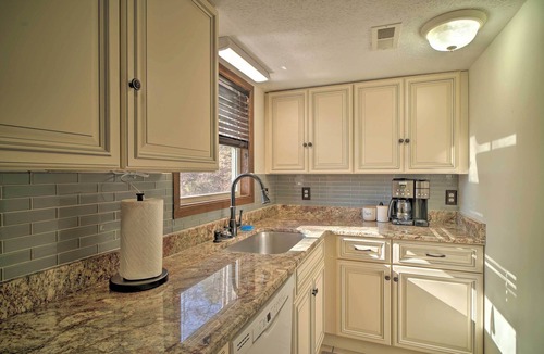 Caryville Cottage | Caryville Home w/Dock, Steps to Norris Lake!