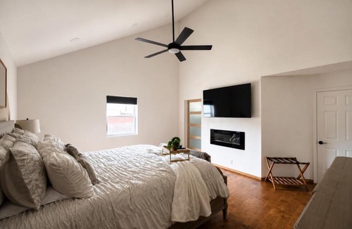 South Tulsa House | Casa Blanca Luxury Spa Suite with fireplace, Disc Golf, 5 beds