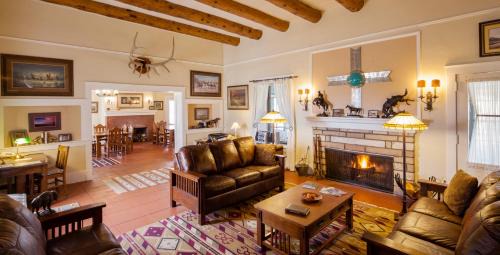 Cimarron Hotel | Casa del Gavilan Historic Inn
