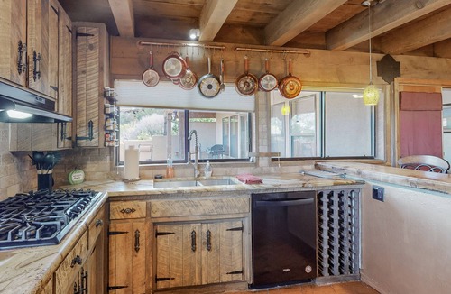 Northeast Heights House | Casa Monte Vista - Mountainside with city views!