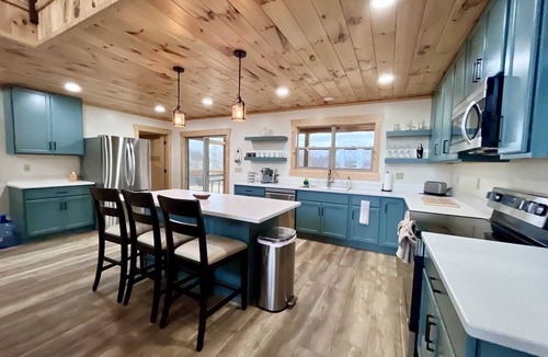 Rogers Cabin | Cat's Cradle - RRG, Sunset Views, Hot Tub, WiFi, Pet Friendly, Near Natural Bridge State Park