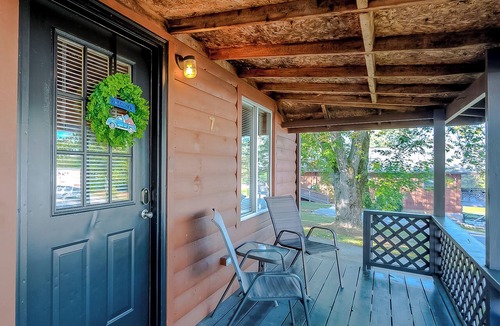 Farmers Cabin | Cave Run Lodge - Near Lake - Playground & Fire pit - Cabin #7