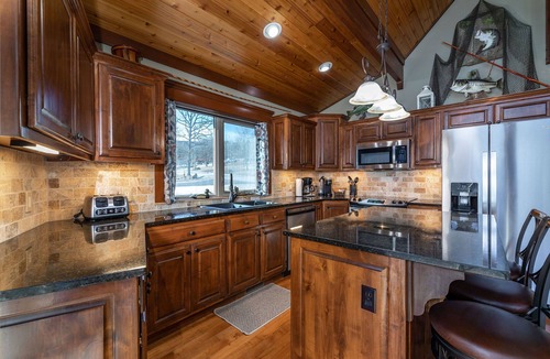 Branson House | Cedar Cove -Private Lake Front + Hot Tub -5 min to Branson Strip -Dogs ok w/fee!