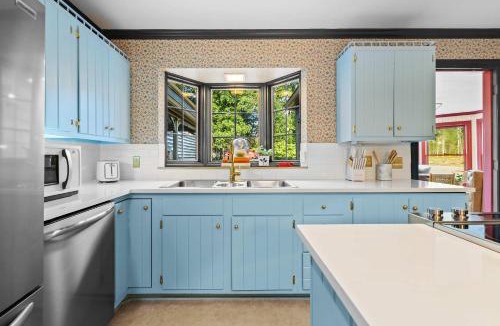 Lebanon House | Cedar Hall - A Charming Vintage Estate