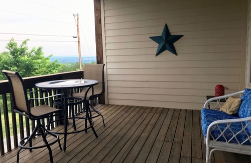 Hollister Condo | Cedar's Rest - Luxury Flat With Spectacular Views!