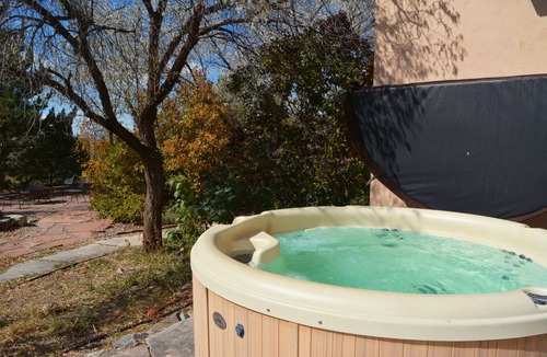El Prado House | Centrally Located 3 BR/3 Bath Adobe Home in Taos Mesa NM
