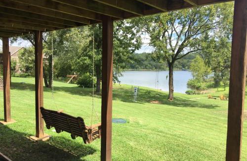 Lampe House | Chalets Resort LAKEFRONT Cottage Free Amenities Amazing views Kayaks 2 Pools