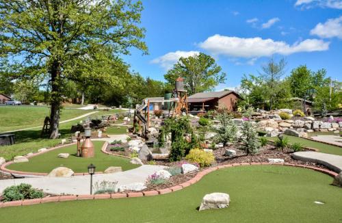 Lampe House | Chalets Resort Lakefront Cottage Free Amenities Amazing views Kayaks 2 Pools