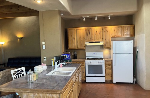 Canoncito House | Charming 1.5 Bedrooms, 1600 sq. Ft Guest House Views/Yard W/D High Ceilings