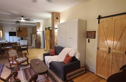 Antelope County House | Charming 2 bedroom bungalow with lovely outdoor space, sleeps 5 adults 2 kids