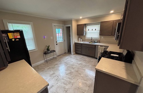 New Albany House | Charming 2-bedroom house with AC in New Albany