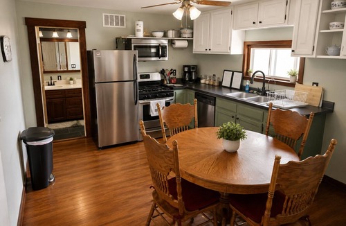 Parks House | Charming 2-bedroom house with WiFi, AC in delightful Haigler