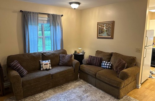 Tallassee House | Charming 2-bedroom lakefront cabin with AC and WiFi in beautiful Smoky Mountains