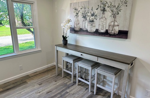 Hamilton House | Charming 2BR Cottage - Short walk to Missouri Star & Downtown Hamilton