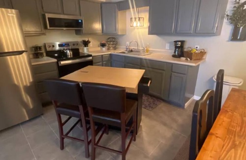Waynesville House | Charming 2BR Townhome - Close to Fort Leonard Wood & Downtown Waynesville