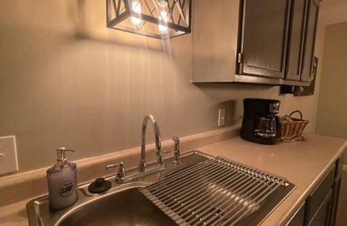 Waynesville House | Charming 2BR Townhome - Close to Fort Leonard Wood & Downtown Waynesville