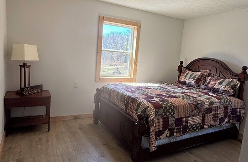 Elk Creek House | Charming 3-bedroom farmhouse in tranquil Mountain Grove.