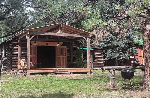 Blue Cabin | Charming 3-bedroom cabin with WiFi, AC in serene Luna on 150 acres of private
