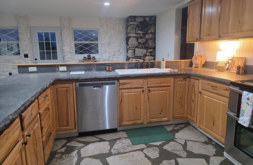 Bolivar Cottage | Charming 3-bedroom cottage in Bolivar with cool AC breeze