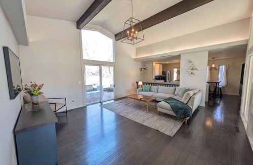 Manhattan House | Charming 3-bedroom house CLOSE TO STADIUM - Manhattan